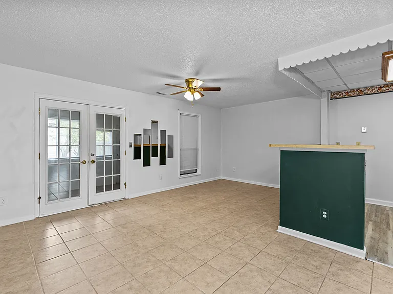 405 Falling Ln #1 — Photo 24