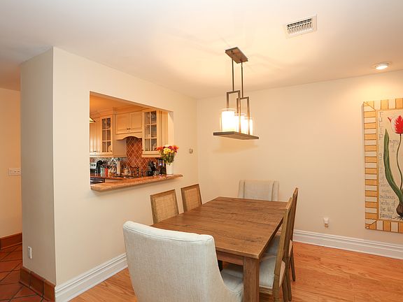 5th image of 4 Beaver Lake Ct