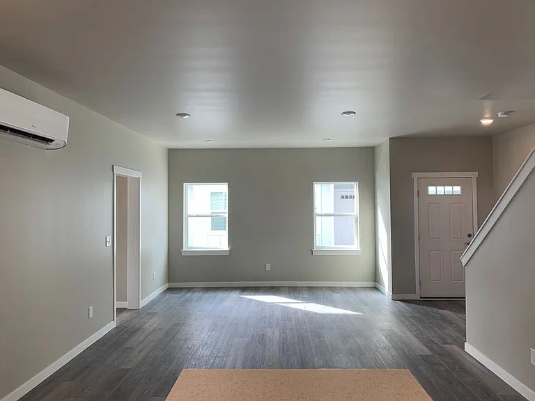 668 E St — Photo 15