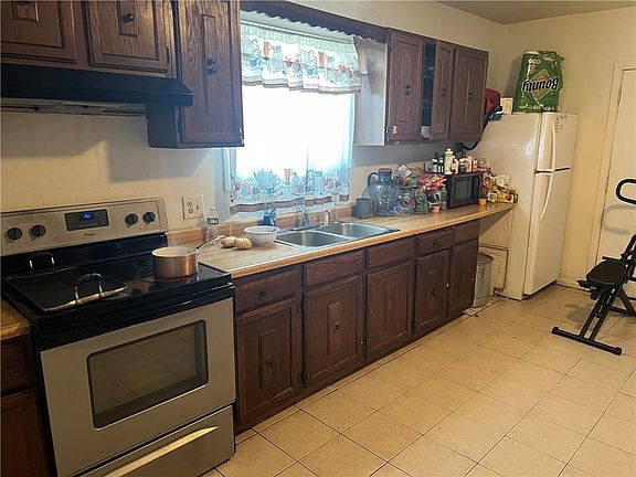 4th image of 63 Hillhurst Ave