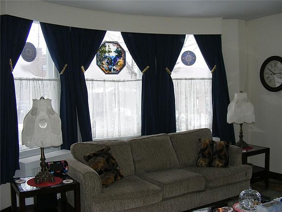 3rd image of 904 Liberty St