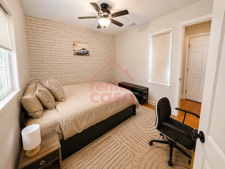 Marine Dr — Photo 1