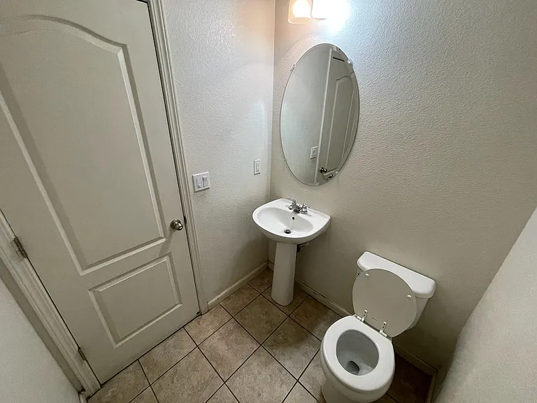 130 Barnhill Dr — Photo 5