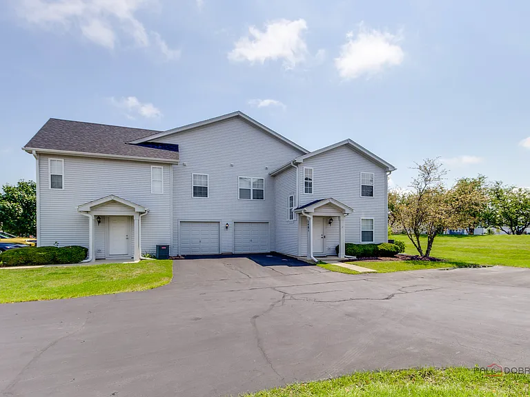 2487 Dickens Dr — Photo 25