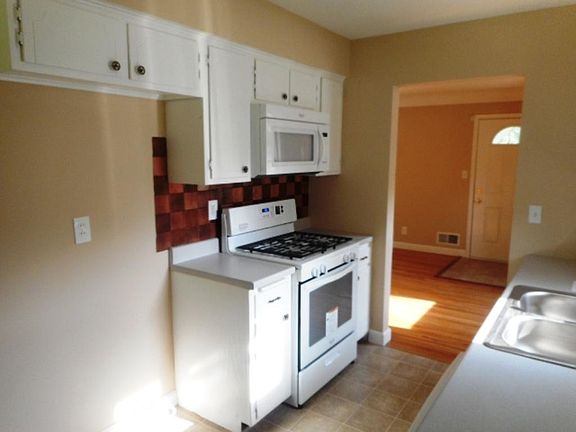 2nd image of 1414 Mechanic Ave