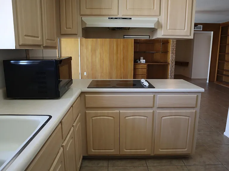 4240 W Hatcher Rd — Photo 21