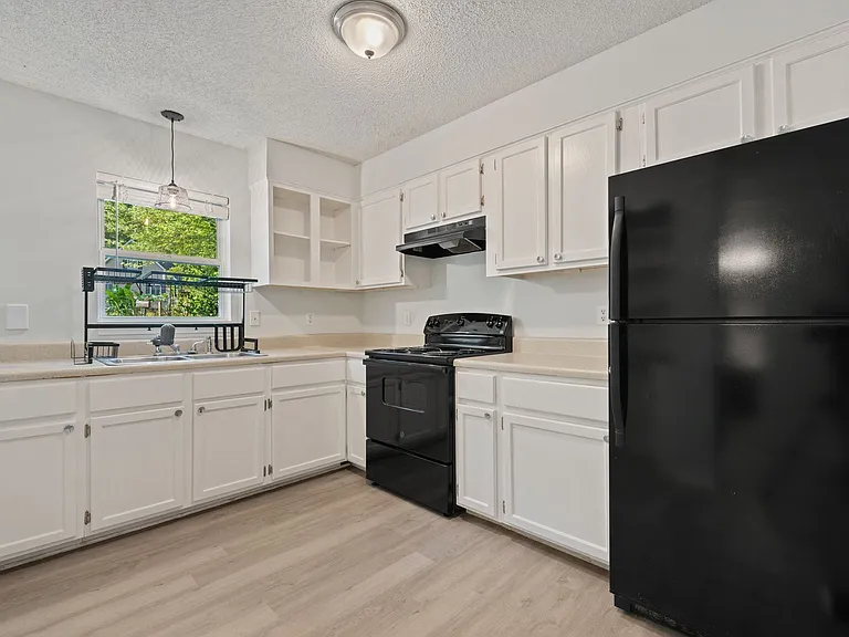 1102 Water Oak Ct — Photo 6