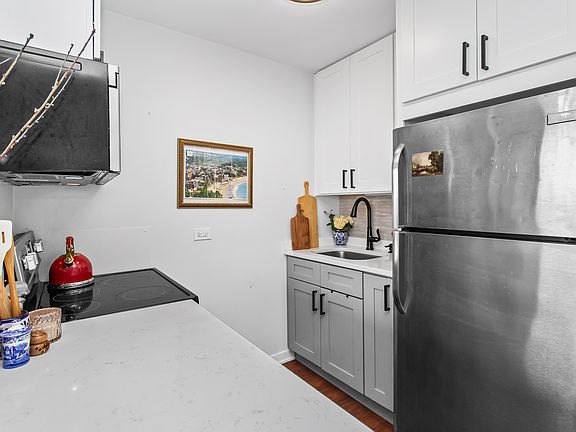5th image of 4343 N Clarendon Ave APT 2801