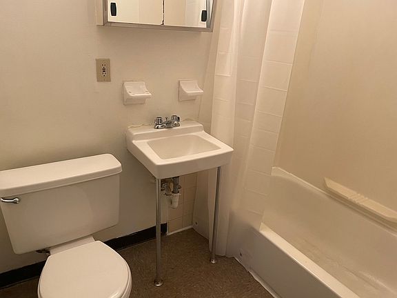 5th image of 159 Hedley Ave APT 4