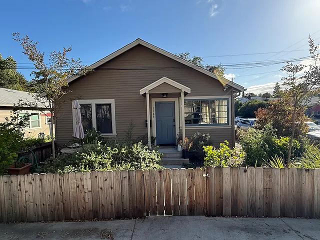 1169 Leff St — Photo 2