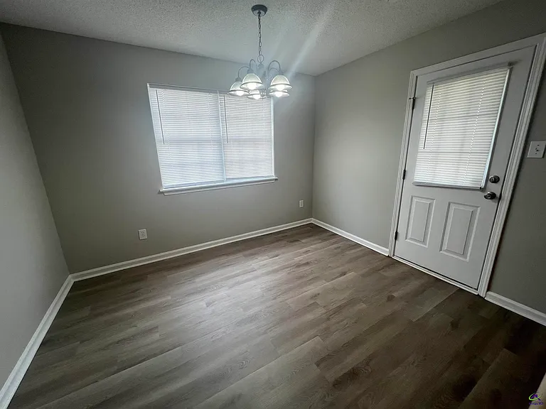 215 Haverhill Cir — Photo 7