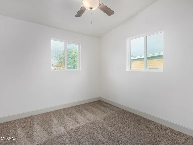 6824 S Burcham Ave — Photo 17