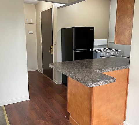 2nd image of 720 High St APT 2