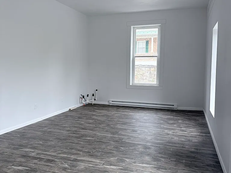 127 Susanna St — Photo 6
