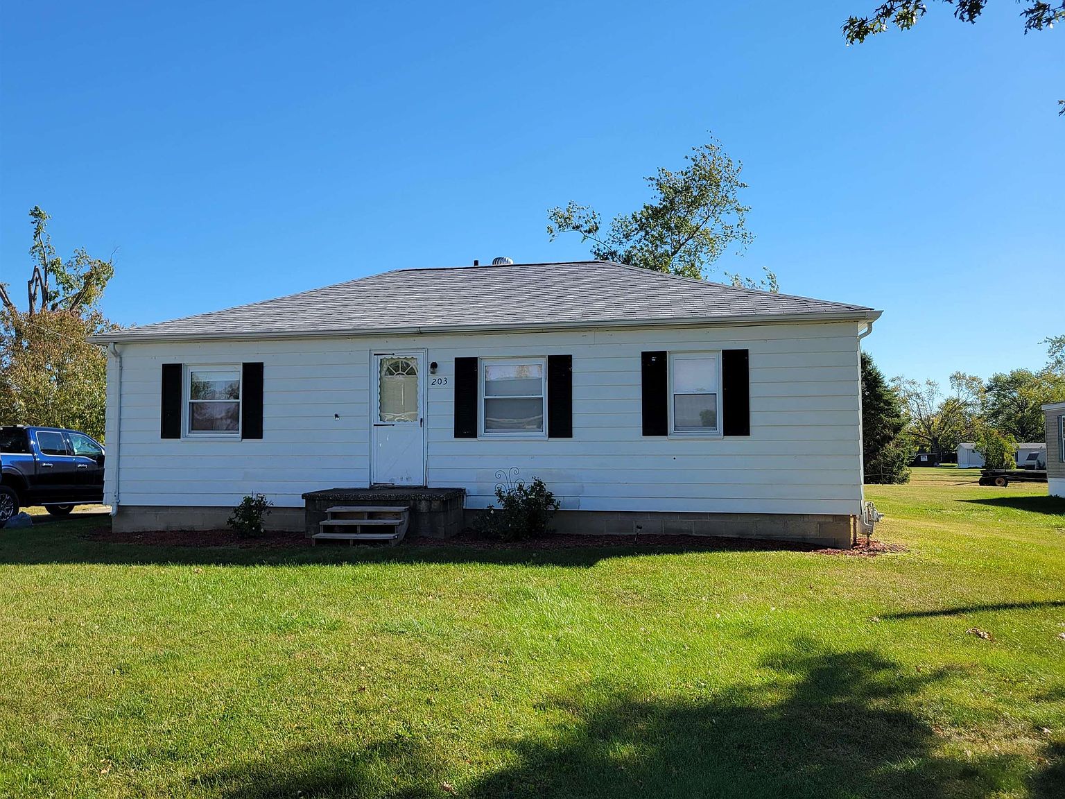 203 S East St, La Harpe, IL 61450 Zillow