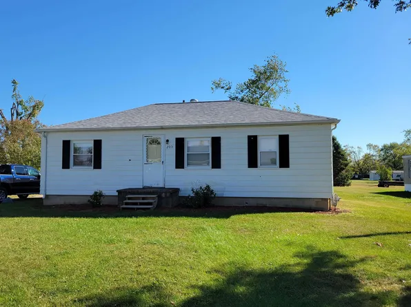 203 S East St, La Harpe, IL 61450