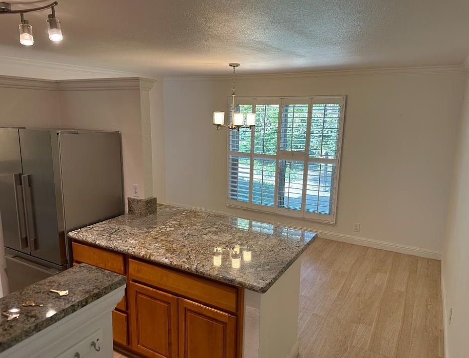 1st image of 2063 Ascot Dr Unit 114