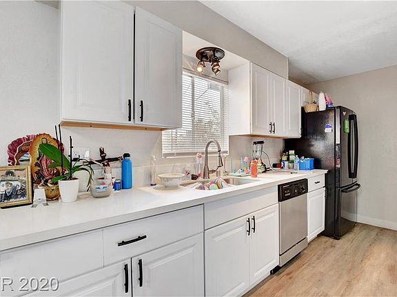 5th image of 1204 Leonard Ave