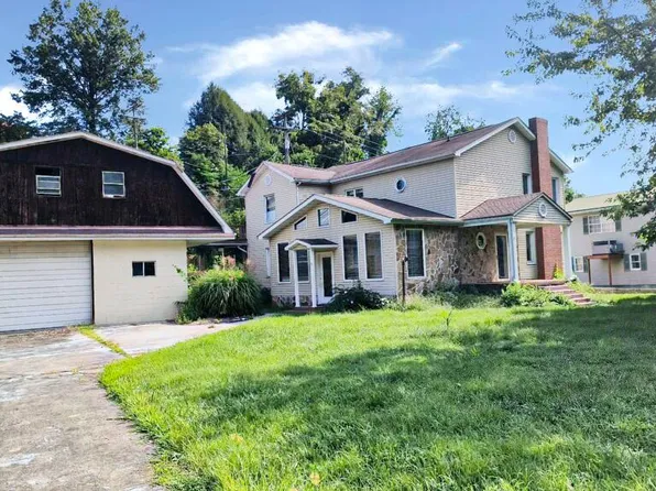 54 Parkway Dr, Williamson, WV 25661