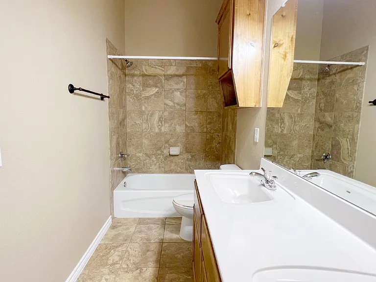 405 Sladecek Dr #B — Photo 21