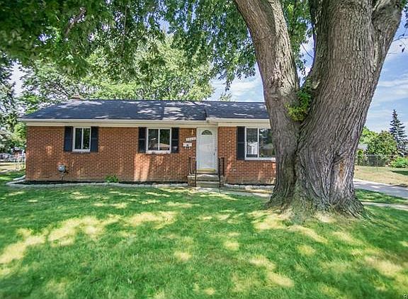 4th image of 29420 Geraldine Dr