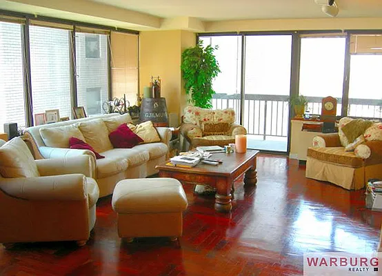 Rented by Warburg | media 34