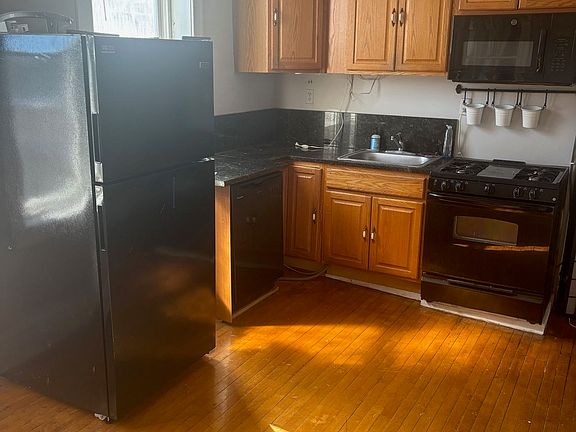 3rd image of 2069 N Leavitt St APT 3