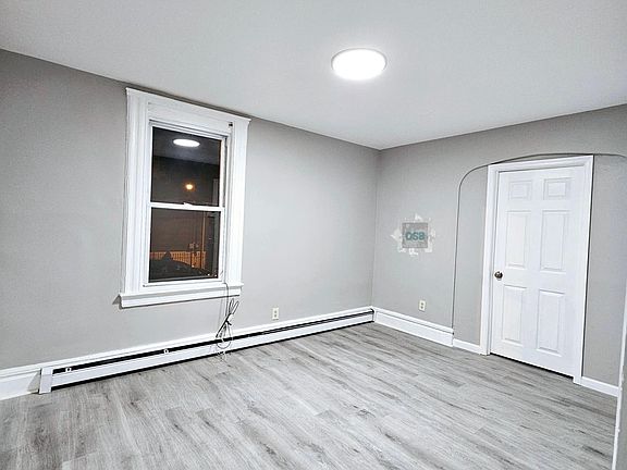 4th image of 42 Kenmore Ave