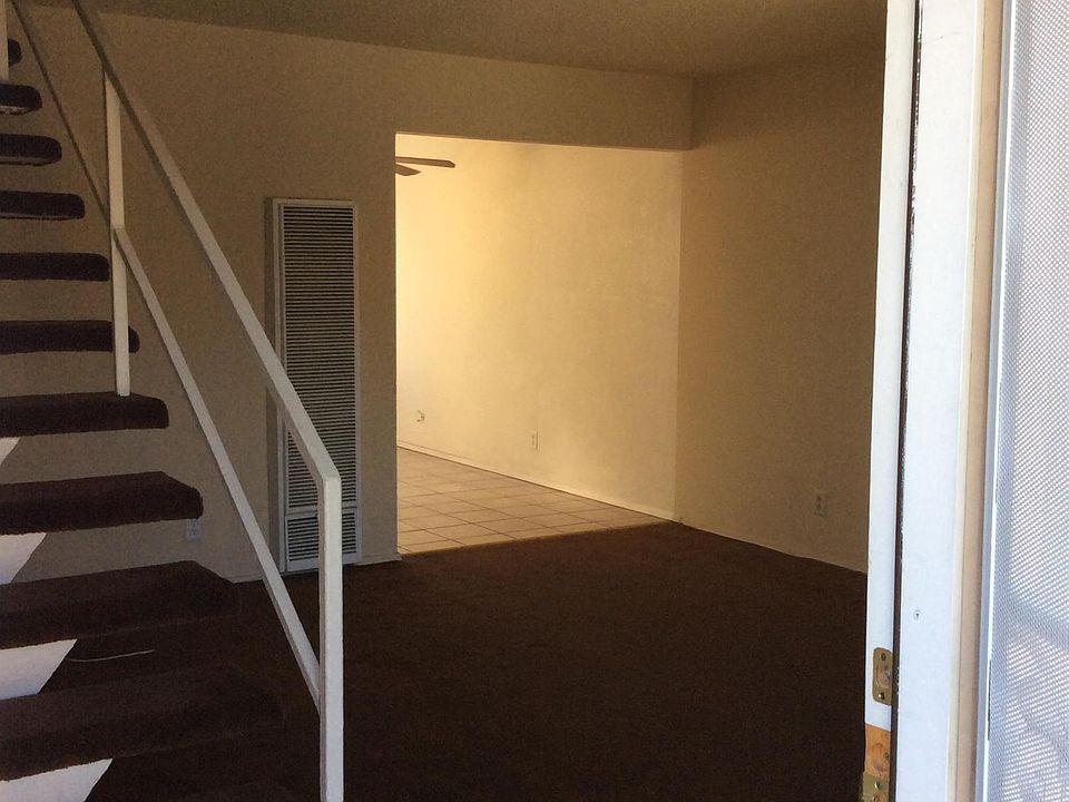 Apartment entrance/ Living room