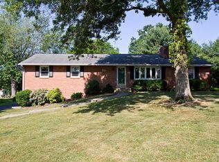 42 Ridgeview Dr, Leola, PA 17540