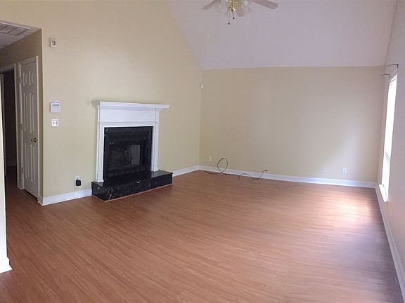 3rd image of 111 Alanwood Ct