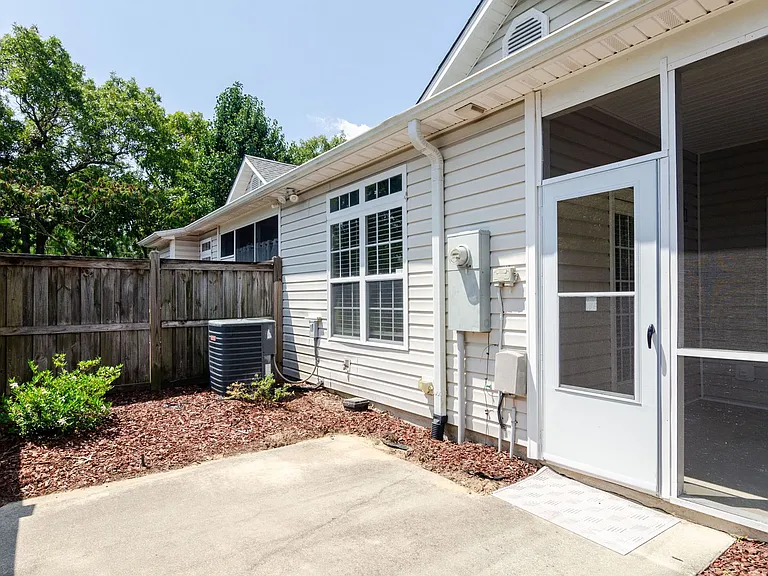 6464 Bradbury Ct — Photo 24