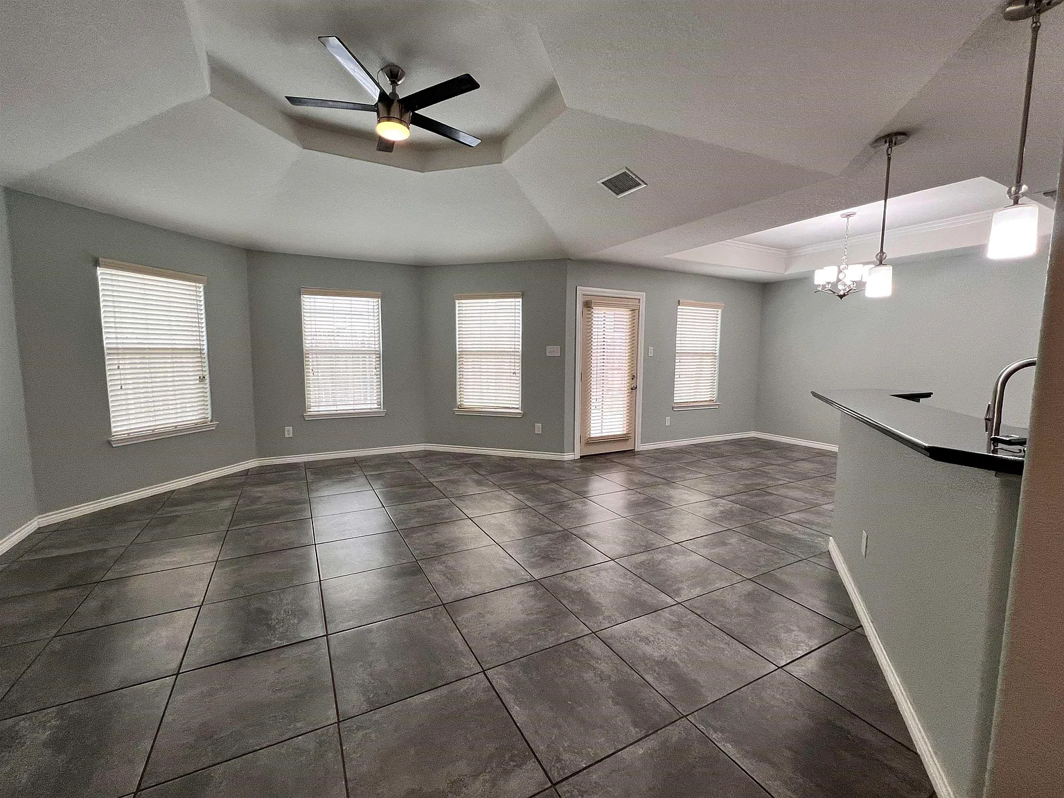3 bed, 2.5 bath, 1680 sqft, $1,950 — Photo 4