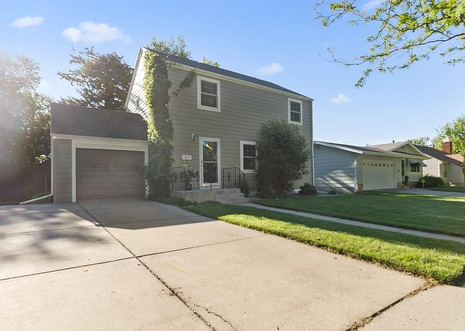 1st image of 2211 Elm St