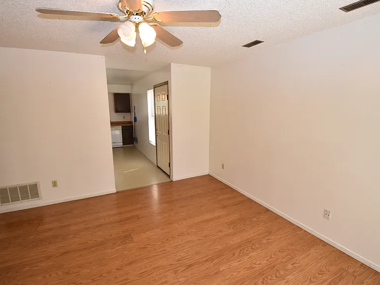 1050 Mazatlan Cir #C — Photo 11