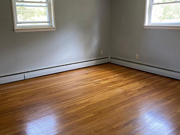 2nd image of 89 Catherine St #2
