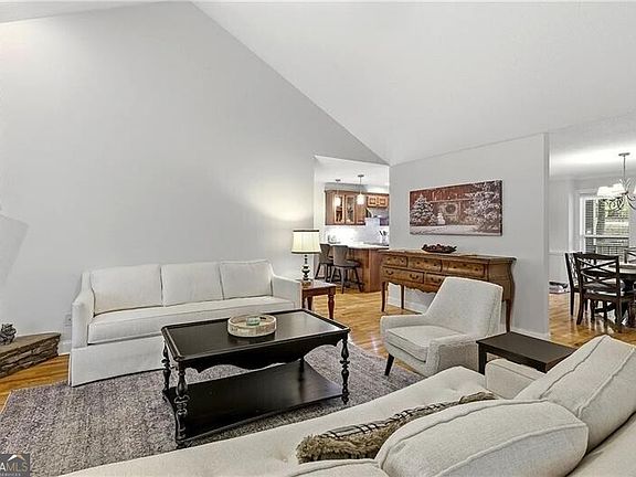 3rd image of 1077 Panorama Dr