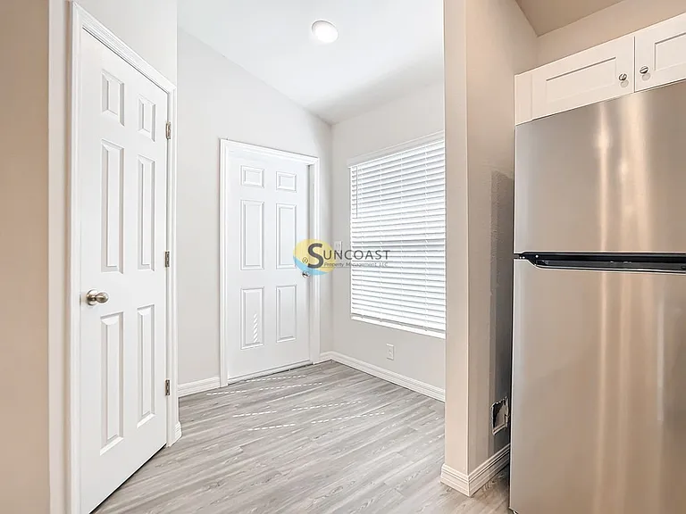 10474 Pendleton Ave — Photo 5