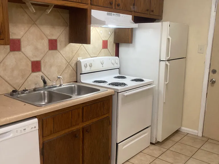 33 Rushwood St #33 — Photo 11