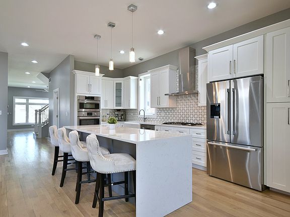 4th image of 7607 W Palatine Ave