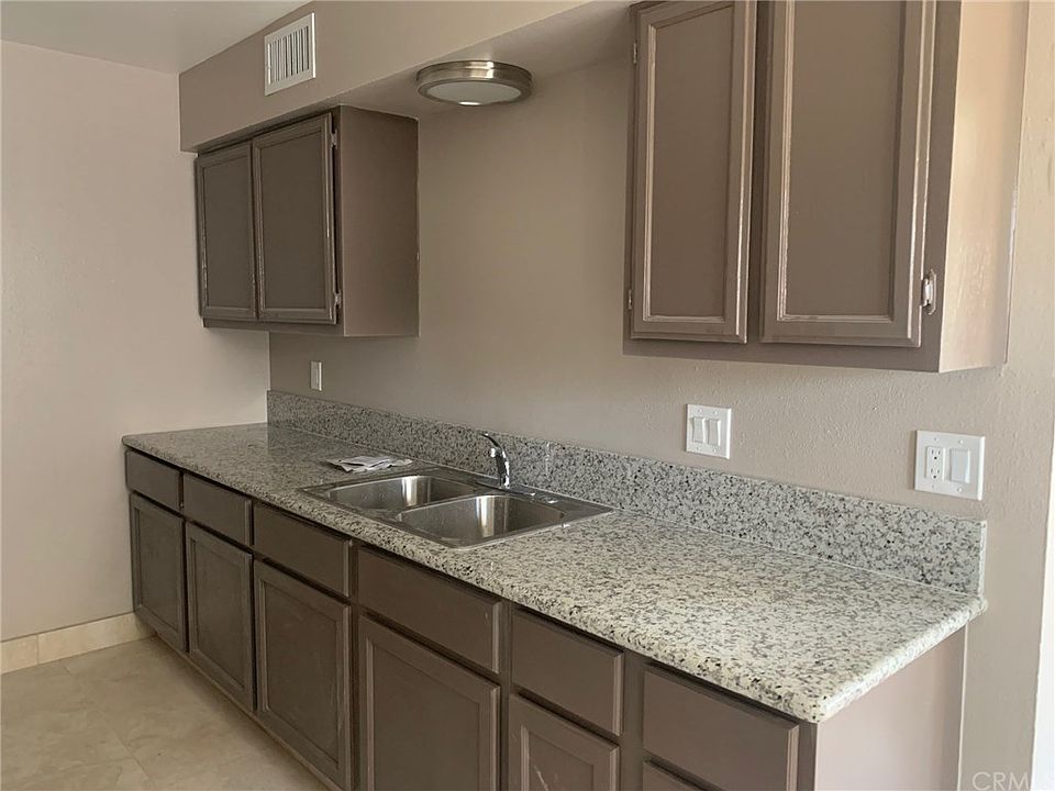 1st image of 1562 Laurel Ave #C
