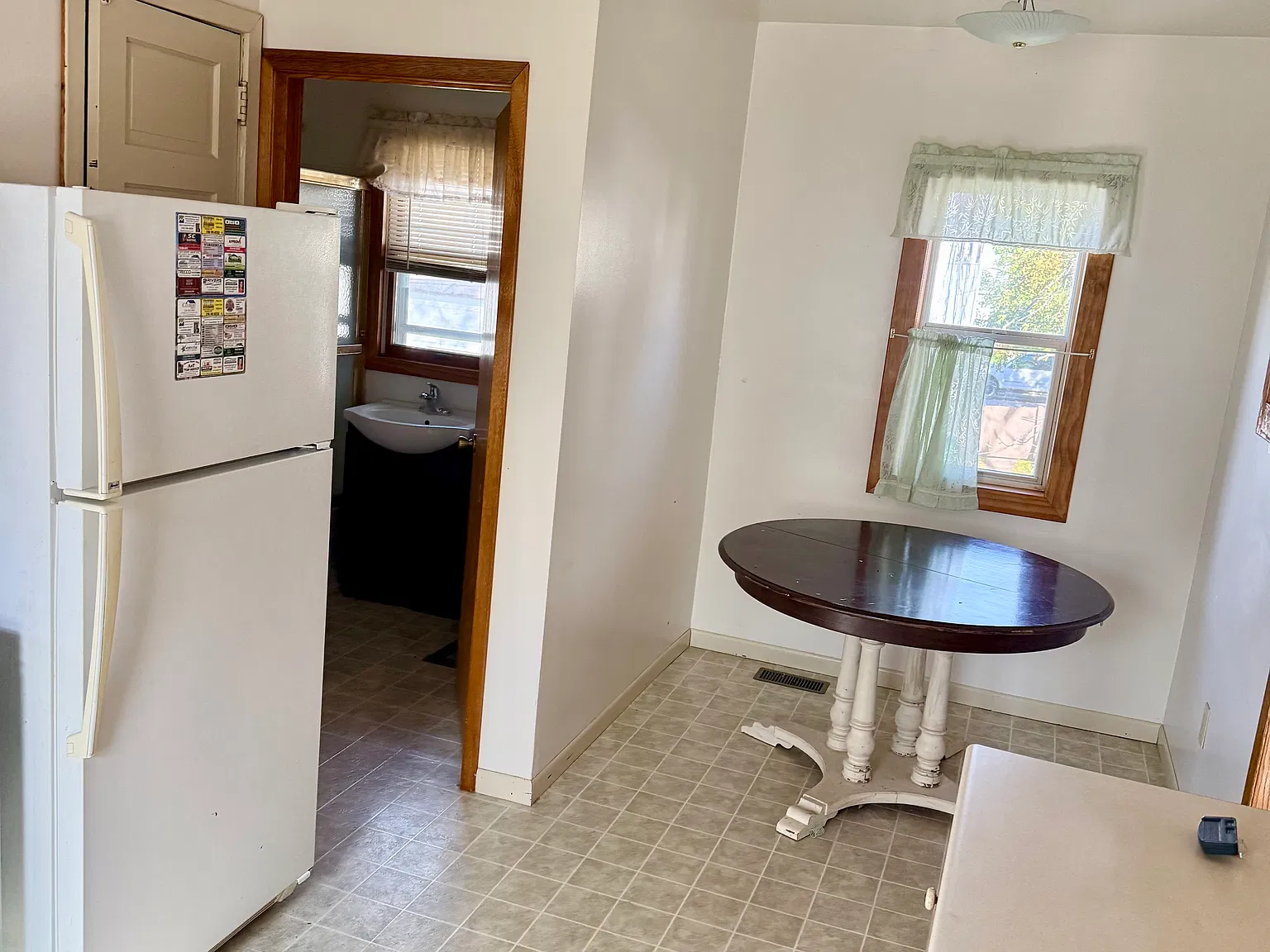 2 bed, 1200 sqft, $1,200 — Photo 3