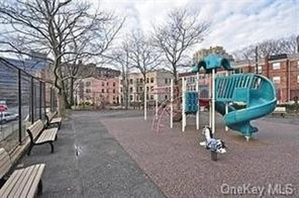 Sold by Douglas Elliman | media 27