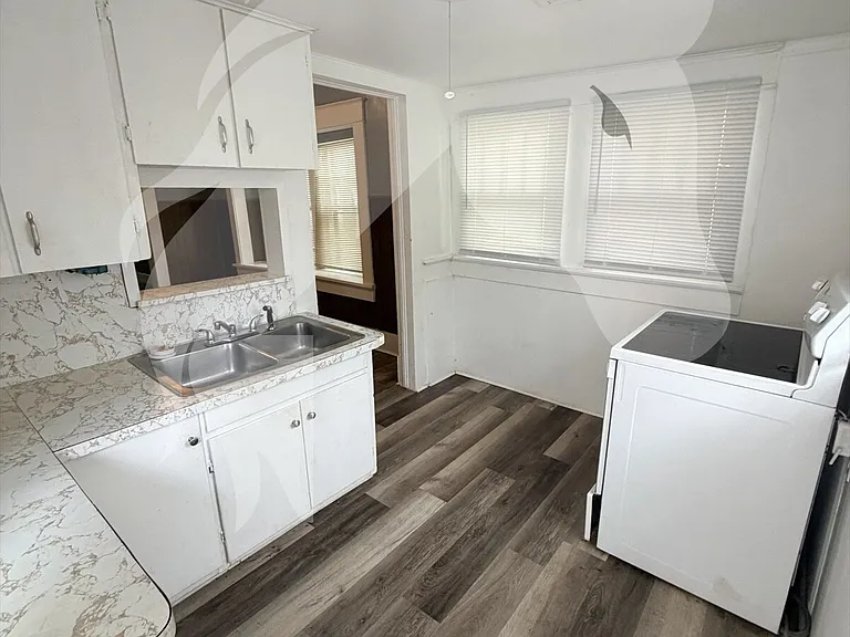 1123 Holly St — Photo 10
