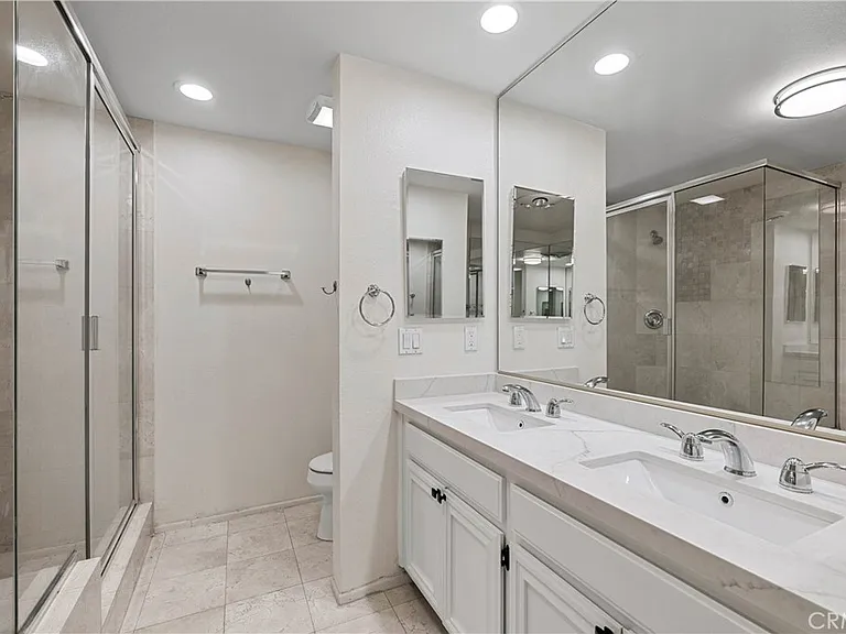 1630 S Bentley Ave #103 — Photo 23