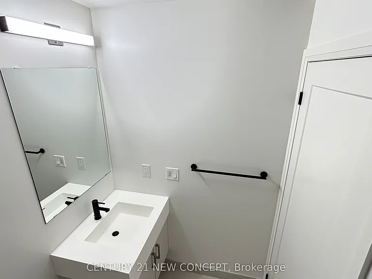 280 Dundas St W #915 — Photo 11
