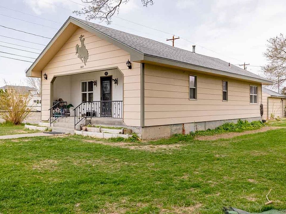 1st image of 849 3rd St E