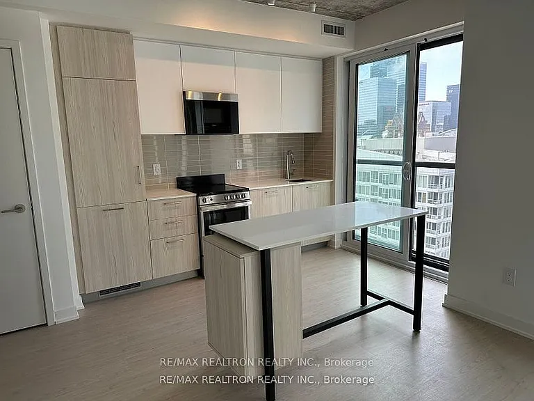 65 Mutual St #2906 — Photo 8
