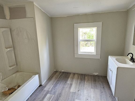 4th image of 1646 N Temple Ave