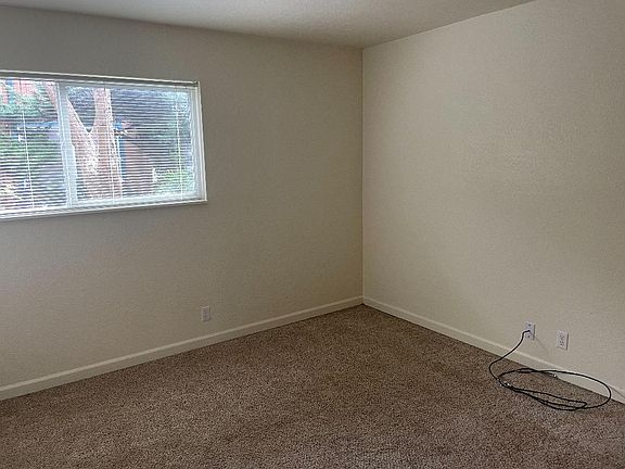 3rd image of 840 K St APT 4